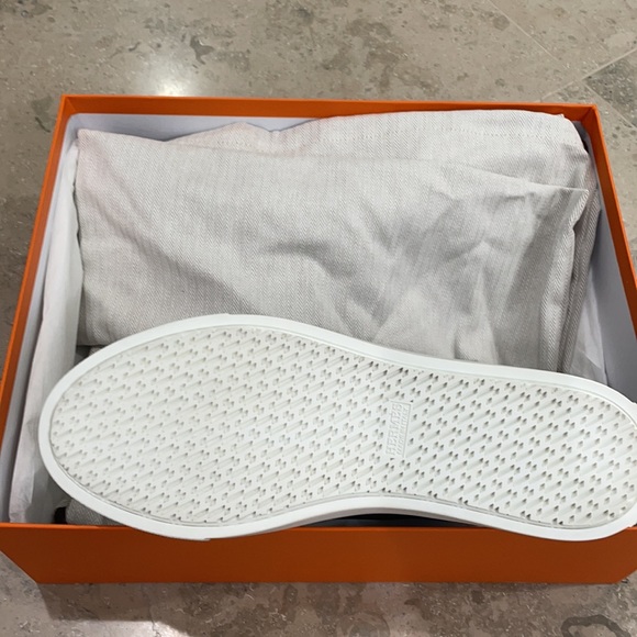 Hermès jimmy sneaker is size 40 fits like a USA 9 - Picture 3 of 5